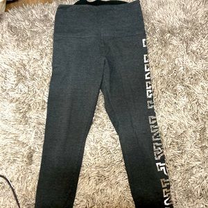 Victoria /pink Leggins size M logo “pink” up the side of the leg